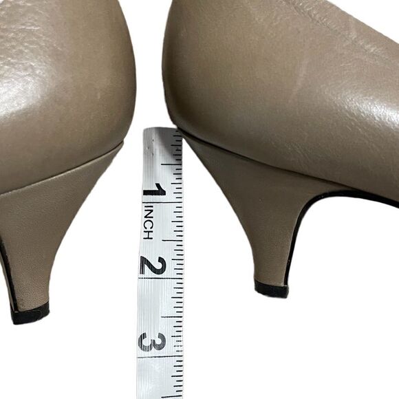 Vintage 70s beige leather pumps - Salamander German Brand. US 6.5 - Picture 12 of 13